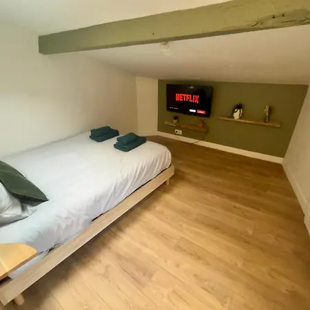 Sous Les Toits Du Parvis Lägenhet